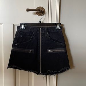 Carmar denim skirt. 30$. Like new